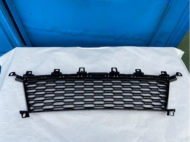 Решетка бампера переднего нижняя 51118079592 BMW