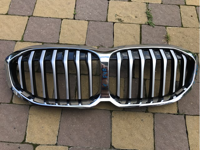 Решетка радиатора 51135A39367 BMW