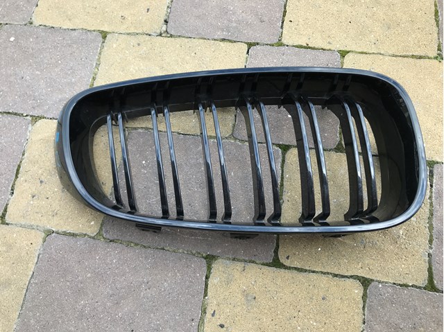 Решетка 51135A3D036 BMW