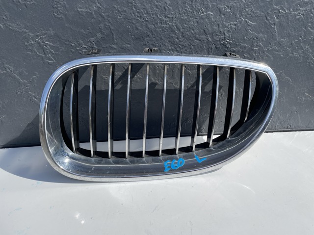 Решетка радиатора левая 51137065701 BMW