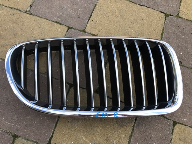 Решетка радиатора правая 51137200728 BMW