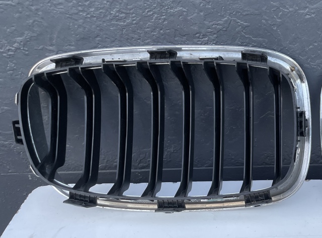 51137262117 BMW Решетка радиатора левая купить в Черкассы
