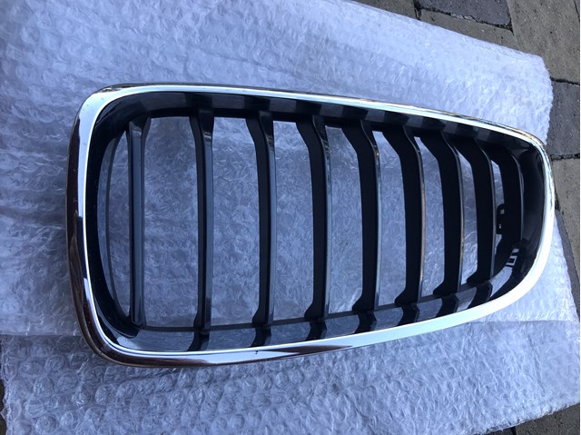 51137294817 BMW Решетка радиатора левая купить в Днепр