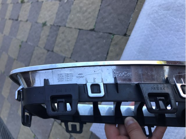 BMW 51137294817 Решетка радиатора левая в наличии Николаев