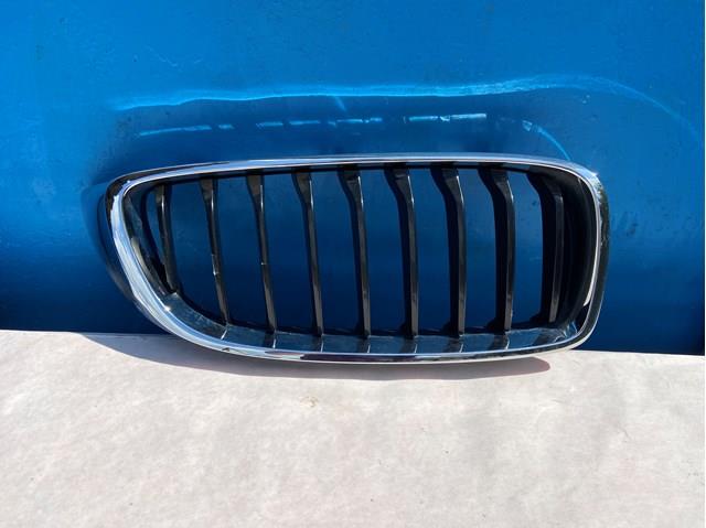 Решетка радиатора правая 51137294818 BMW