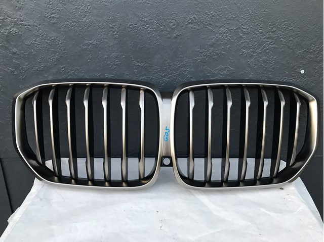 Решетка радиатора 51137454888 BMW