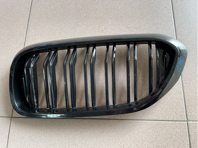 BMW 51138070469 Решетка радиатора левая в наличии Киев