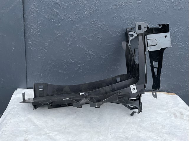 Крепление фары передней, правой 51647184160 BMW