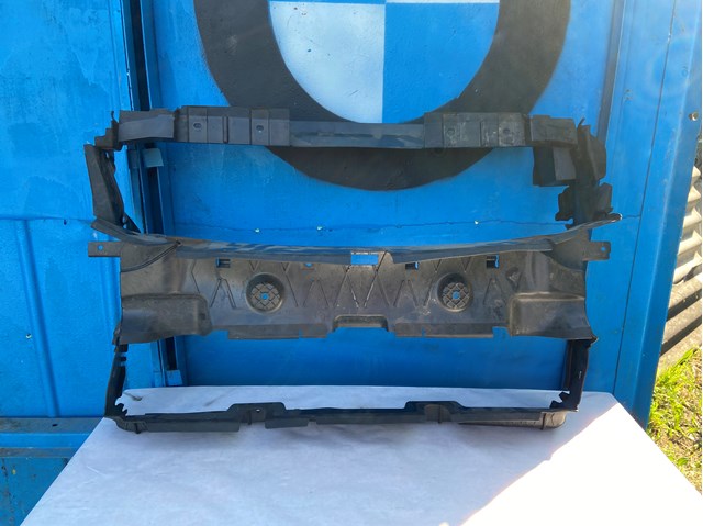 Воздуховод радиатора 51745A35890 BMW