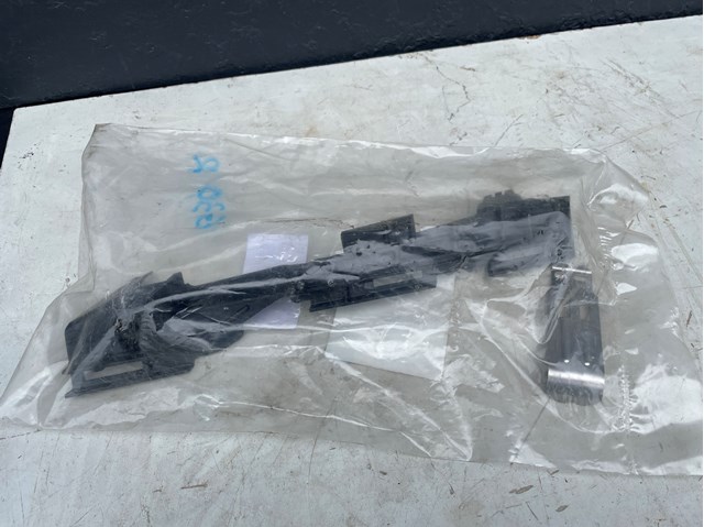 63117215278 BMW Кронштейн (адаптер) крепления фары передней правой купить в Николаев