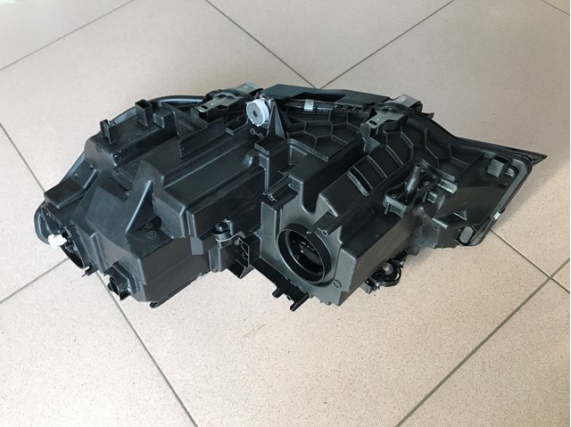 BMW 63118496160 Правая фара в наличии Житомир