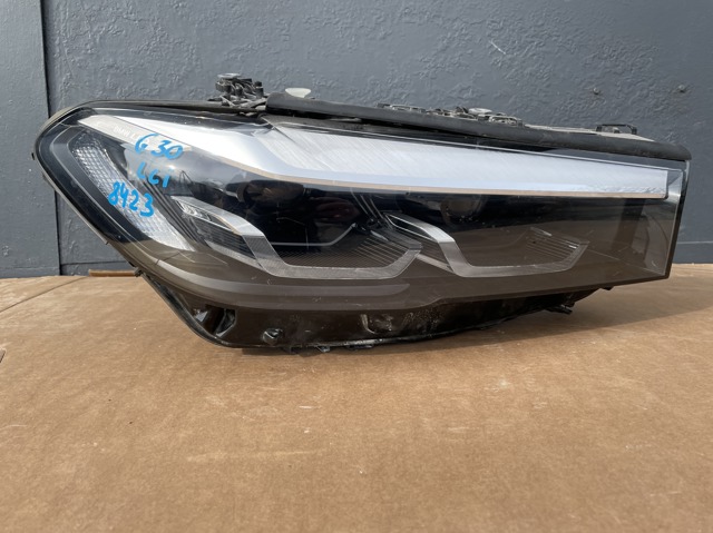 Вставка фары правой 63119479266 BMW