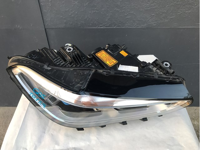 63119481818 BMW Правая фара купить в Полтава