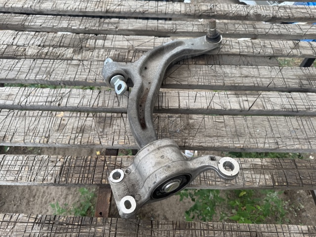 Рычаг передней подвески нижний, правый 05274642AA CHRYSLER