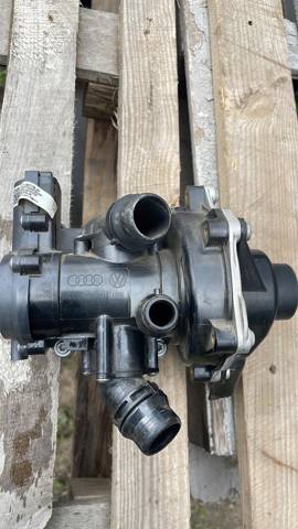 Помпа водяная, корпус 06L121111J VAG