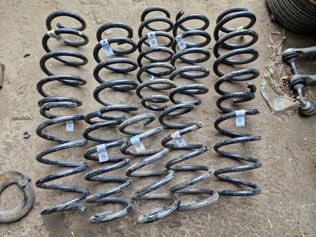 Пружина передней подвески 118806400B Tesla Model