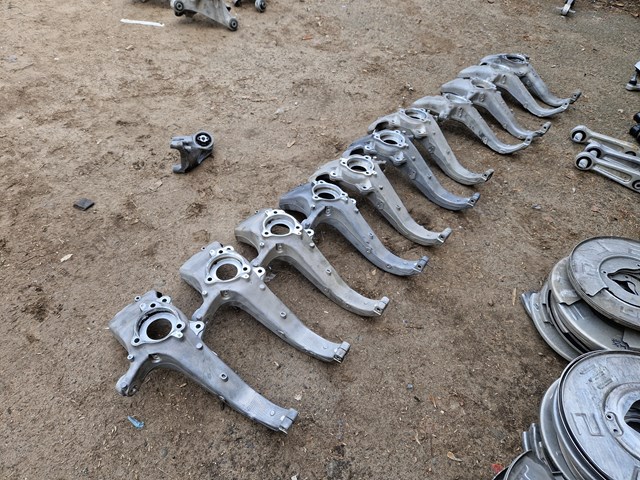 TESLA 118831100E Цапфа передняя левая в наличии Николаев
