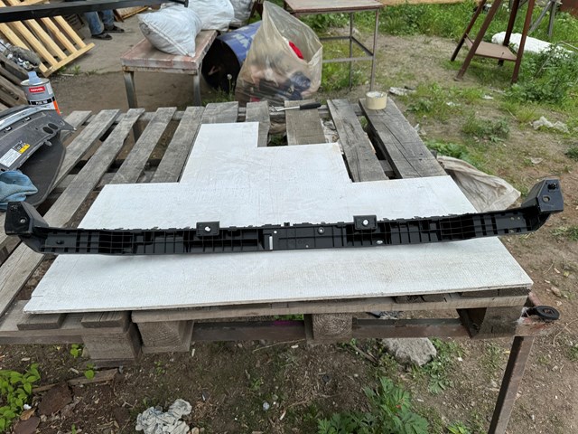 149404500B TESLA Кронштейн бампера заднего центральный купить в Черновцы