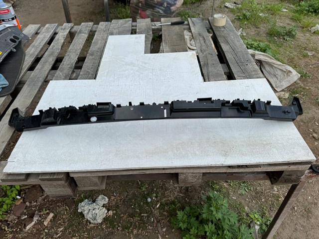 Кронштейн бампера заднего, центральный 149404500B TESLA