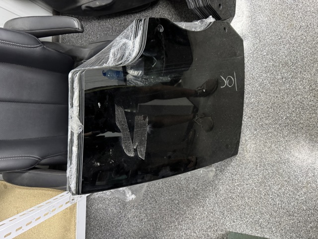 TESLA 149550600B Стекло двери задней левой в наличии Одесса