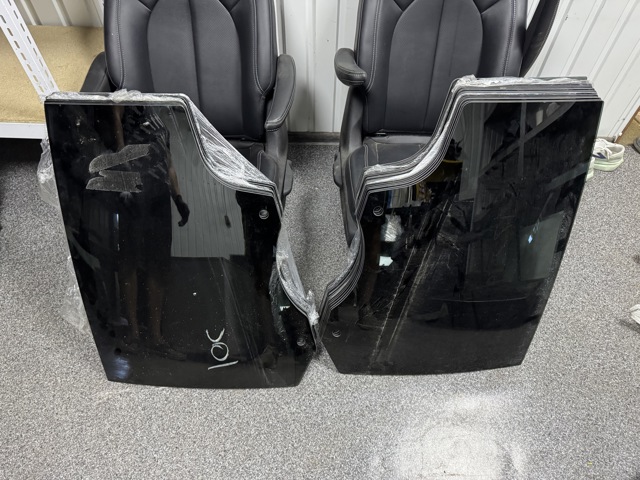 149550600B TESLA Стекло двери задней левой купить в Кривой Рог