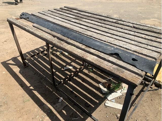 TESLA 149774100B Кронштейн наружной накладки порога левой в наличии Кривой Рог