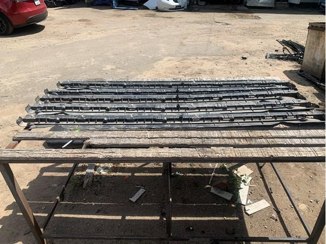 149774500B TESLA Кронштейн наружной накладки порога правой купить в Чернигов
