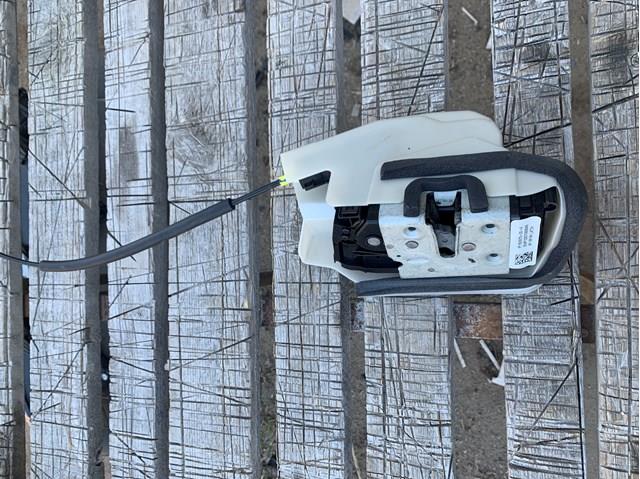 Замок задней правой двери  150067500A TESLA
