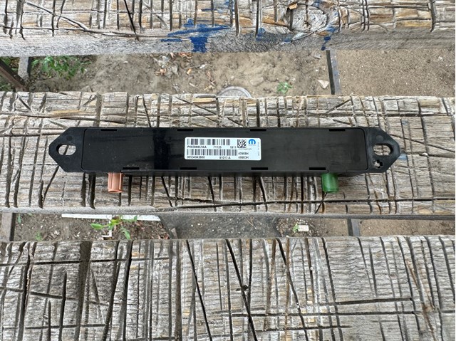 CHRYSLER 68306857AA Антенна GPS в наличии Одесса