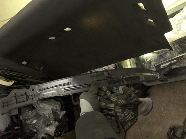 Уплотнитель крыла 84142J9000 HYUNDAI