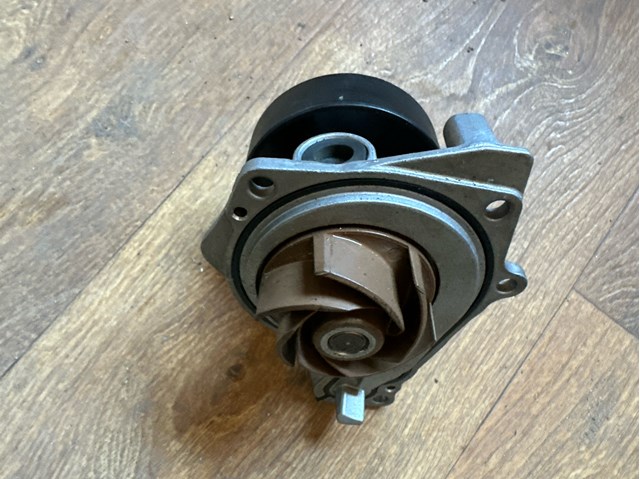 11518632585 BMW Помпа водяная (насос) охлаждения купить в Павлоград