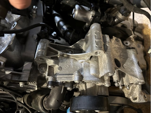 Насос водяной 11518650988 BMW