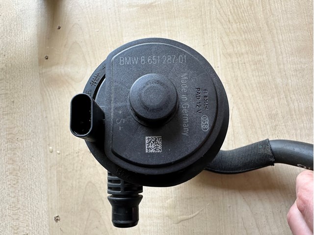 Помпа водяная, (насос) охлаждения, дополнительный электрический 11518651287 BMW