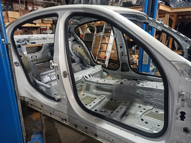 Проем передней правой двери 41007437594 BMW