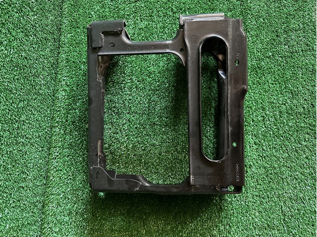 Кронштейн арки колеса (лонжерона) левый 51117399915 BMW