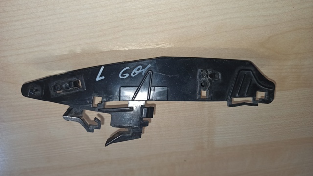 Направляющая переднего бампера, правая 51117399981 BMW