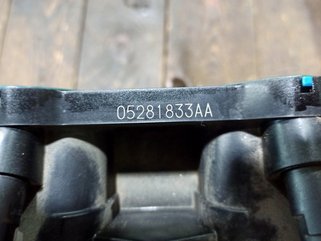 CHRYSLER 5281833AA Коллектор впускной в наличии Львов