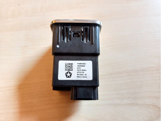 CHRYSLER 5XG28DX9AC USB-разветвитель в наличии Сумы