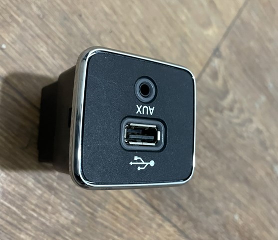 CHRYSLER 5XG28DX9AC USB-разветвитель в наличии Харьков