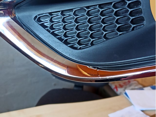 CHRYSLER 68287995AB Заглушка (решетка) противотуманных фар бампера переднего левая в наличии Ирпень