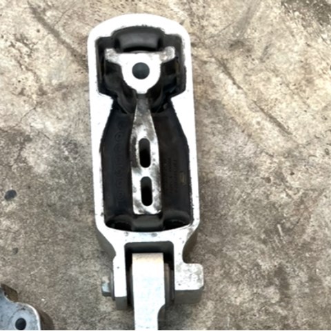 Задняя подушка двигателя F2GZ6068A FORD