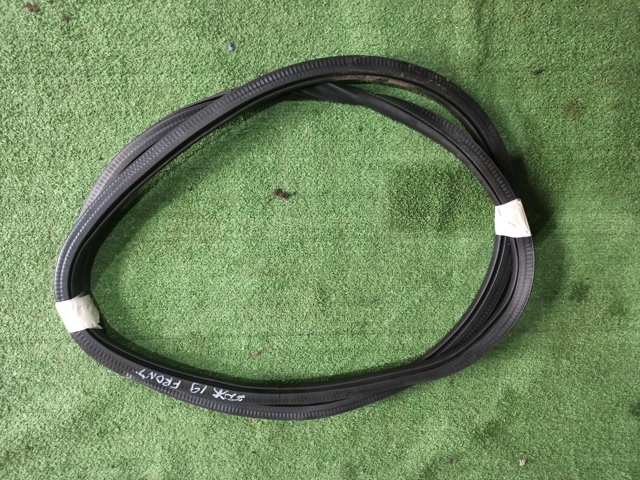 Уплотнитель двери передней, на (кузове) FT4Z5820708B FORD