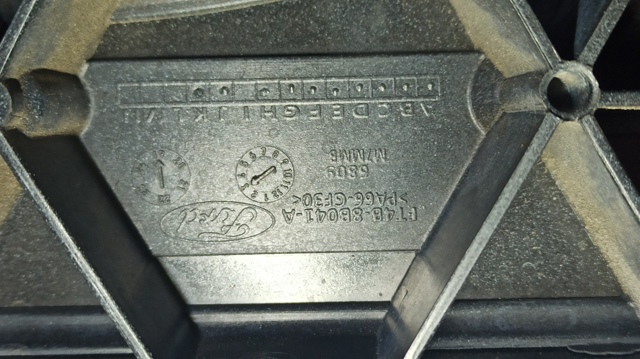 FT4Z8A284A Верхняя рамка радиатора купить Павлоград