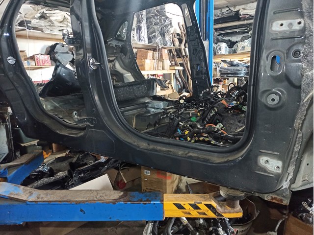 Внешний правый порог  GT4Z5810128A FORD