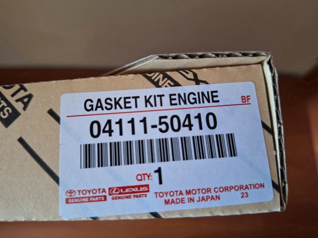 Комплект прокладок двигателя, полный 0411150390 TOYOTA