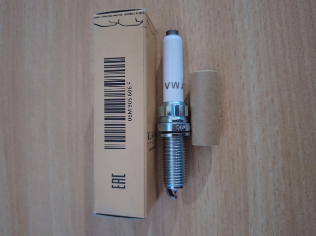 VAG 06M905606F Свеча зажигания в наличии Украина