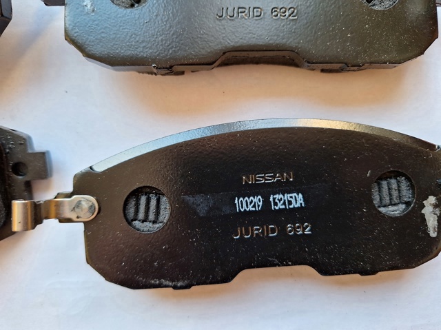Тормозные колодки D1061JA00A NISSAN