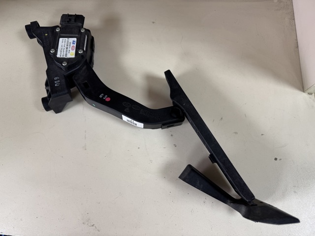 Педали газа 327003R310 HYUNDAI
