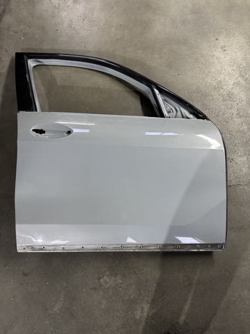 Пассажирская передняя дверь 41518738556 BMW
