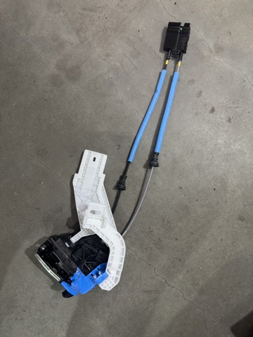 Замок двери задней левой 81410C1000 HYUNDAI